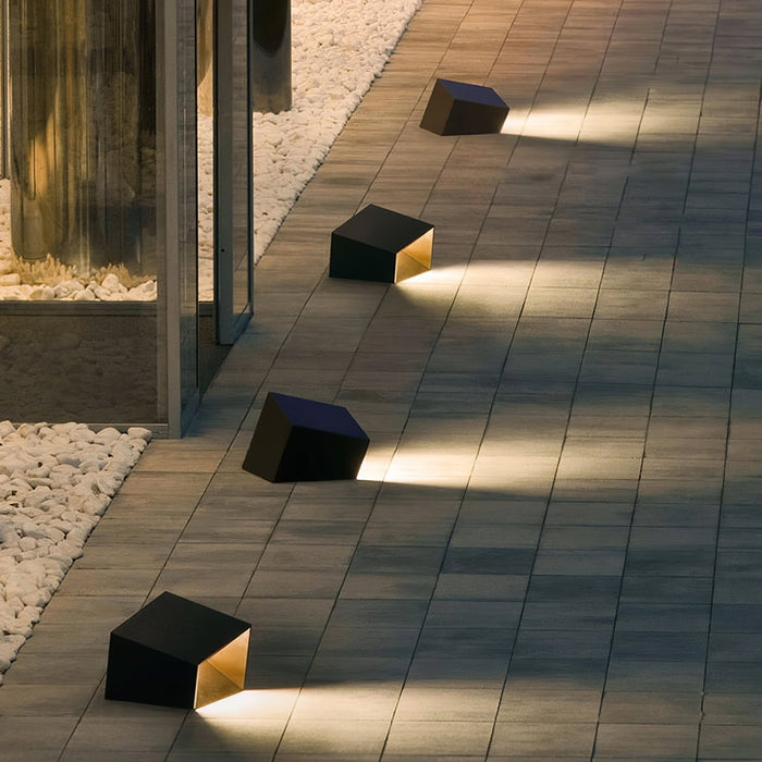 Cube - solar lamp for the garden